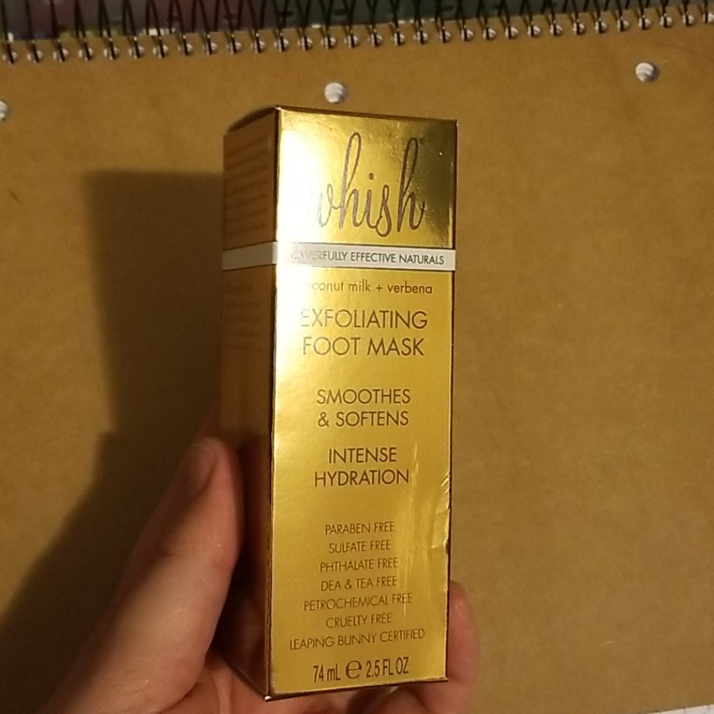 Exfoliating foot mask